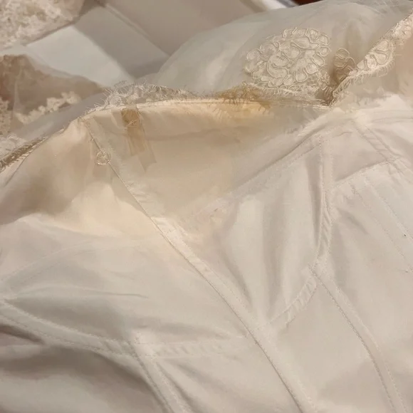 Essense of Australia Wedding Dress D1410 - Picture 9 of 11
